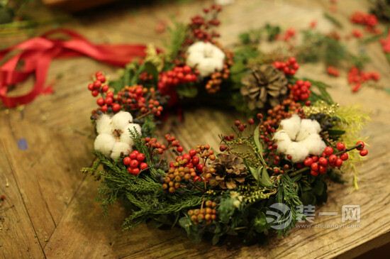 圣诞节布置方案 太原装修公司教你圣诞花环制